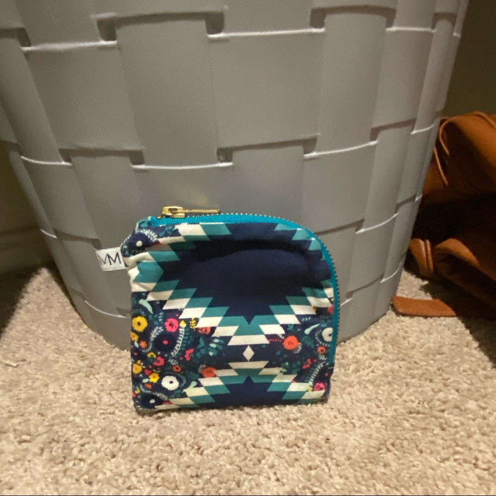 Oil holder wallet